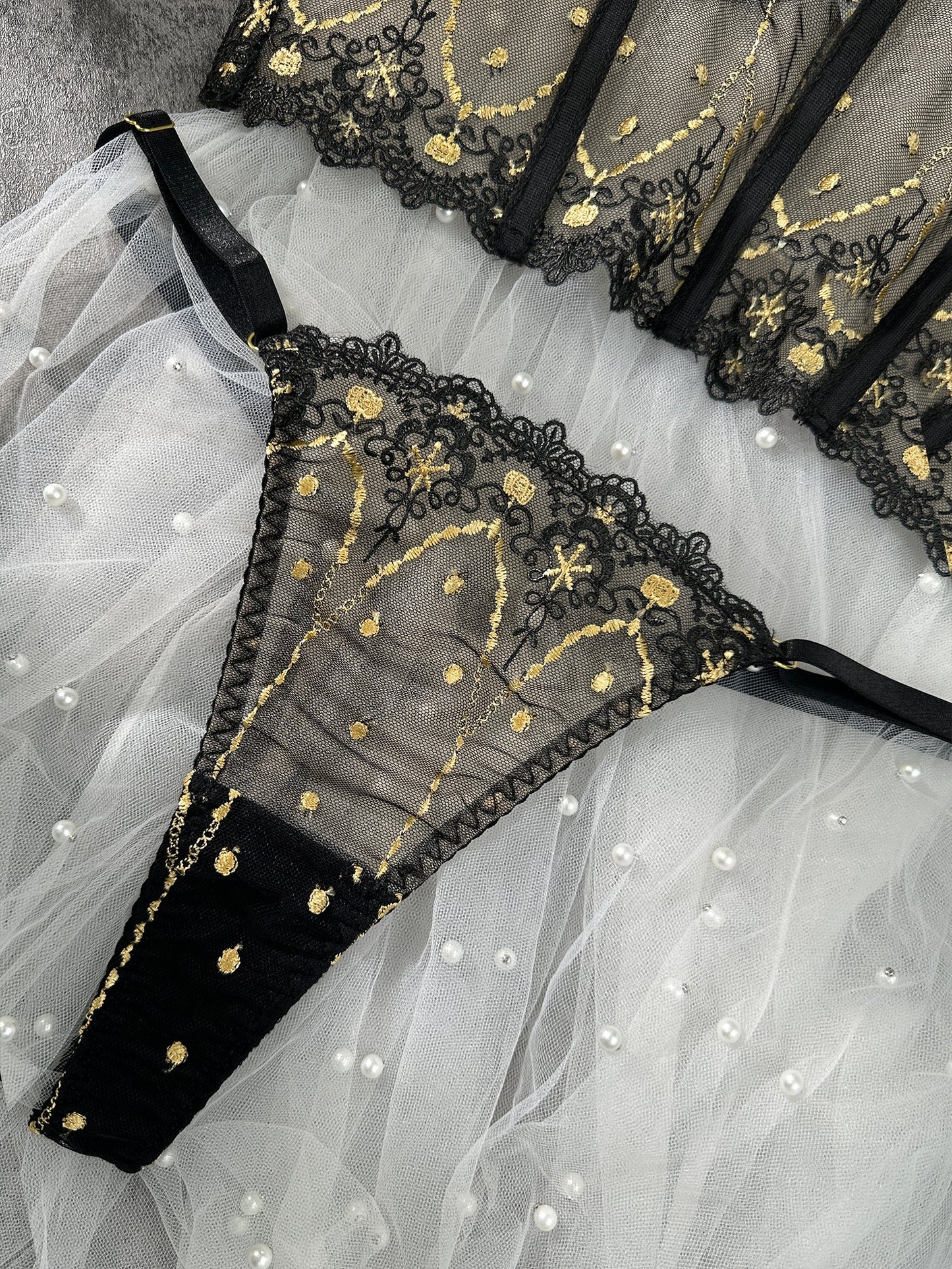 Maribel™ - Chic Luxe Noir & Guld Underklädesset