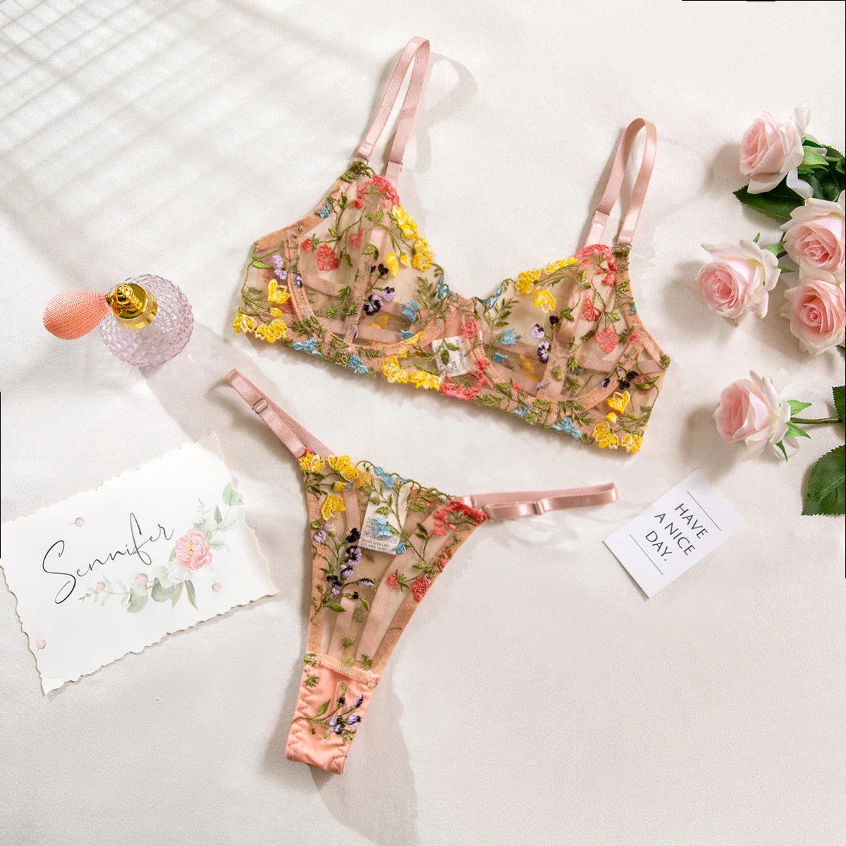 Beate™ - Förförisk Lingerieset med Färgglada Broderade Blommor