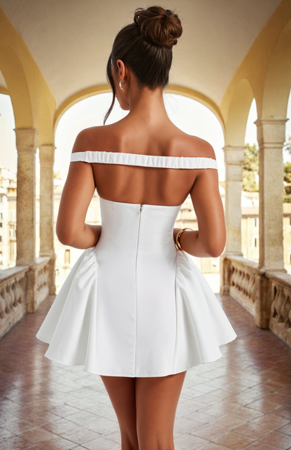 Isola™ - Elegant off-shoulder miniklänning